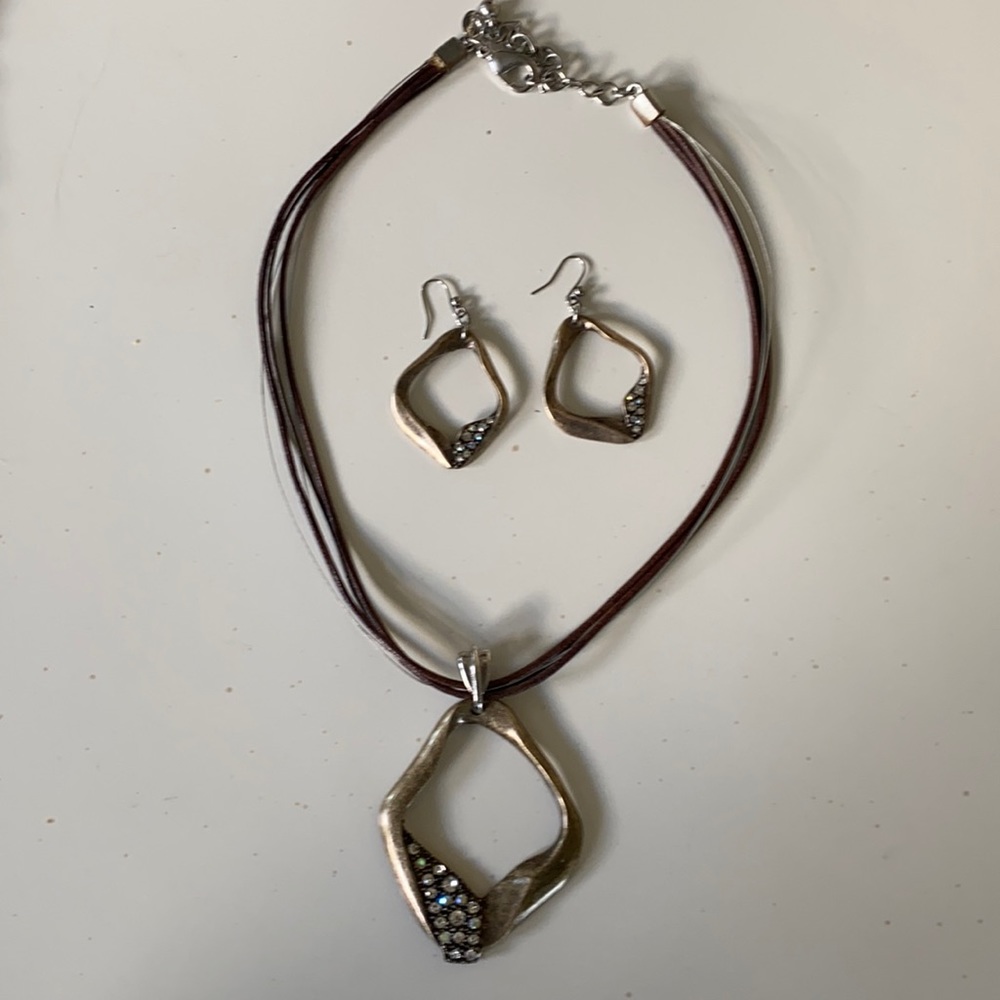 Leather Necklace w/pendant & Earrings